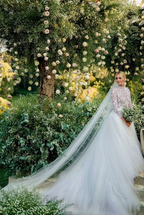 Captura de Tela 2018-09-03 às 22.59.53 O vestido Dior levou mais de 1600 horas para ser feito
