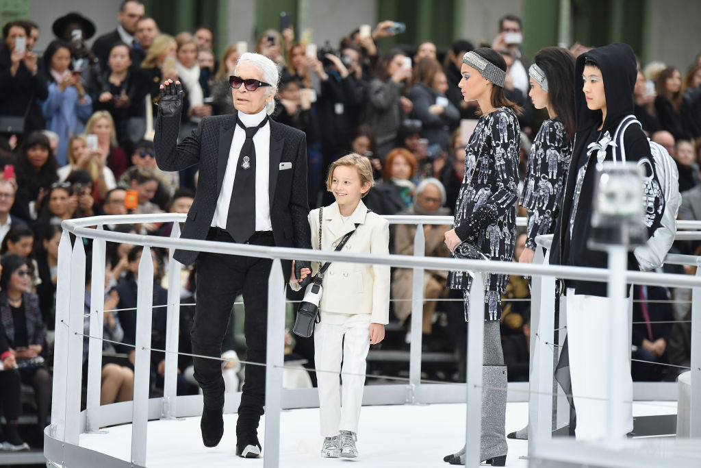 Chanel : Runway - Paris Fashion Week Womenswear Fall/Winter 2017/2018 PARIS, FRANCE - MARCH 07: Designer Karl Lagerfeld and his godson Hudson Kroenig are seen on the runway during the finale of the Chanel show as part of the Paris Fashion Week Womenswear Fall/Winter 2017/2018 on March 7, 2017 in Paris, France. (Photo by Pascal Le Segretain/Getty Images)